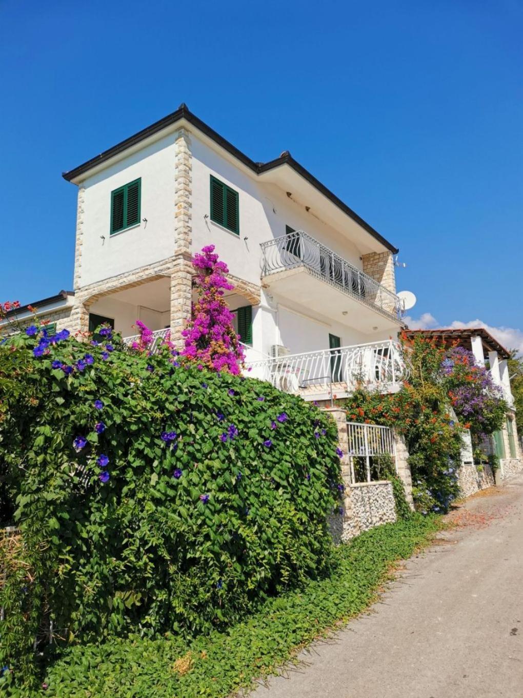 Apartments Srdan Vinišće Exterior foto
