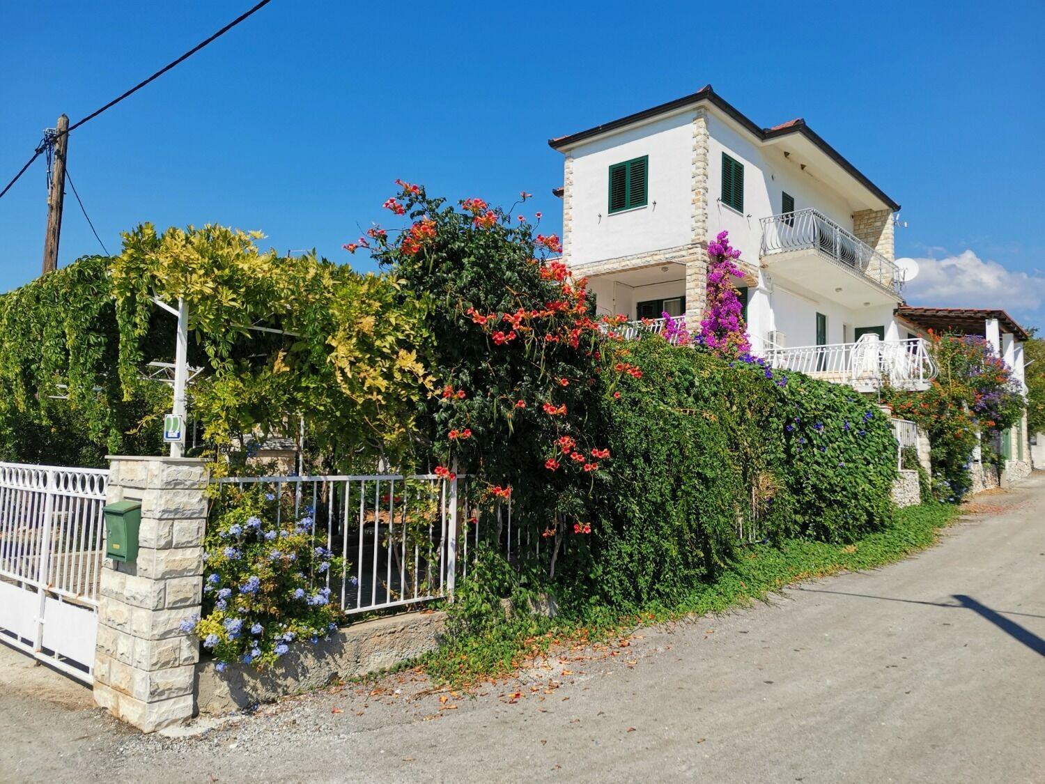 Apartments Srdan Vinišće Exterior foto